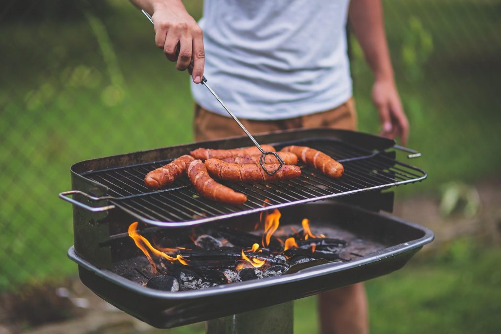 Organizujemy udany grill – co warto przygotować dla gości?